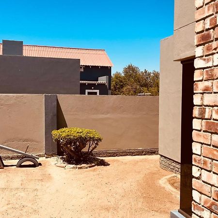 Апартаменты Otis Self Catering Уолфиш-Бей Экстерьер фото