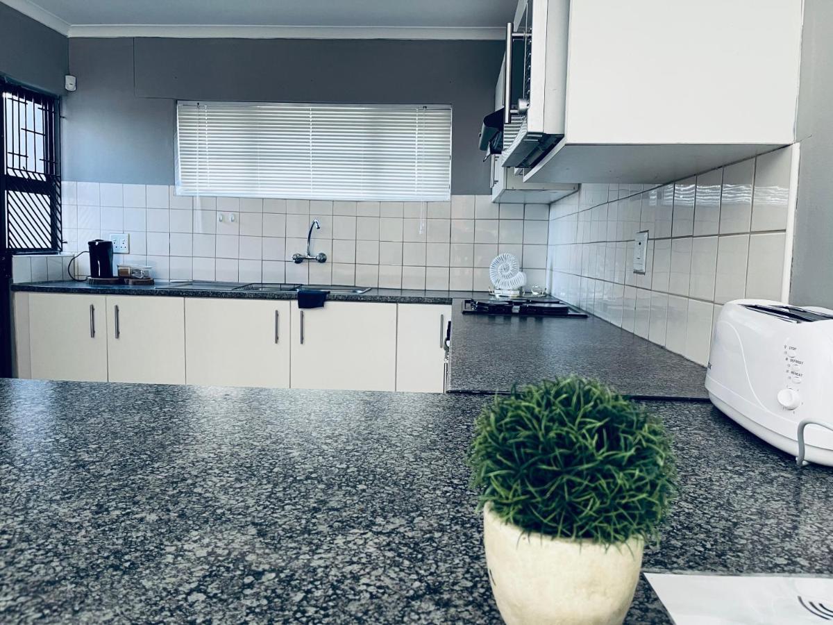 Апартаменты Otis Self Catering Уолфиш-Бей Экстерьер фото