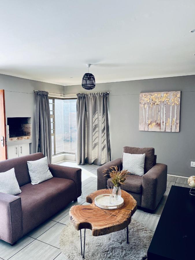 Апартаменты Otis Self Catering Уолфиш-Бей Экстерьер фото