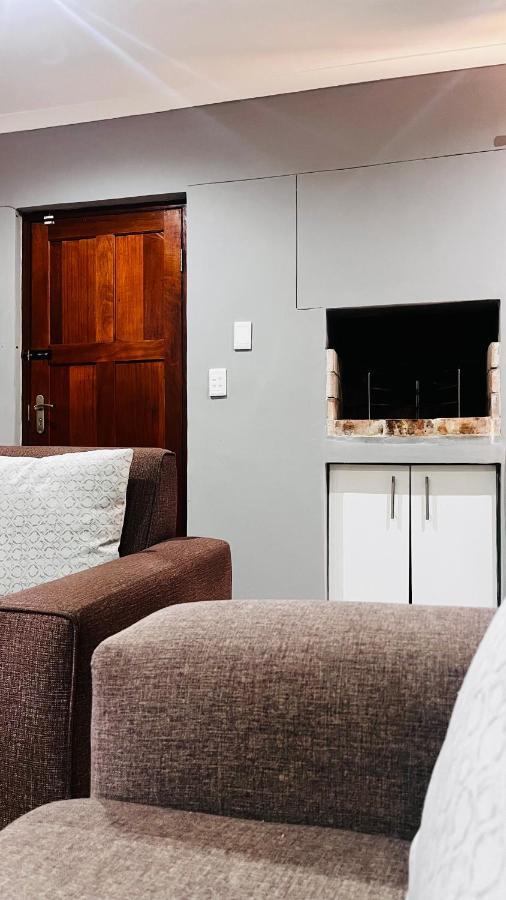 Апартаменты Otis Self Catering Уолфиш-Бей Экстерьер фото