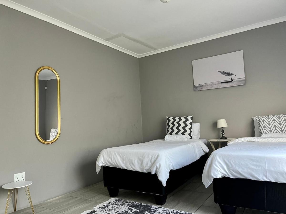 Апартаменты Otis Self Catering Уолфиш-Бей Экстерьер фото