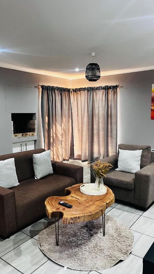 Апартаменты Otis Self Catering Уолфиш-Бей Экстерьер фото