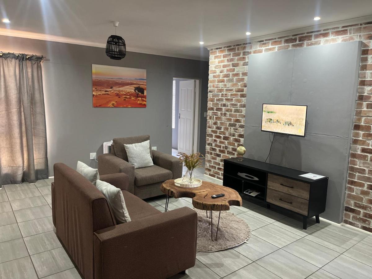 Апартаменты Otis Self Catering Уолфиш-Бей Экстерьер фото