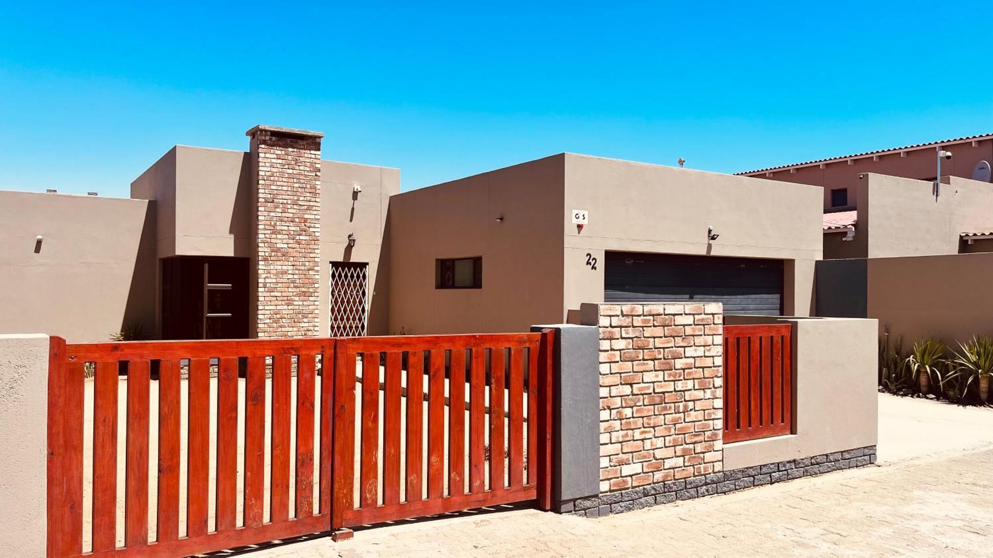 Апартаменты Otis Self Catering Уолфиш-Бей Экстерьер фото